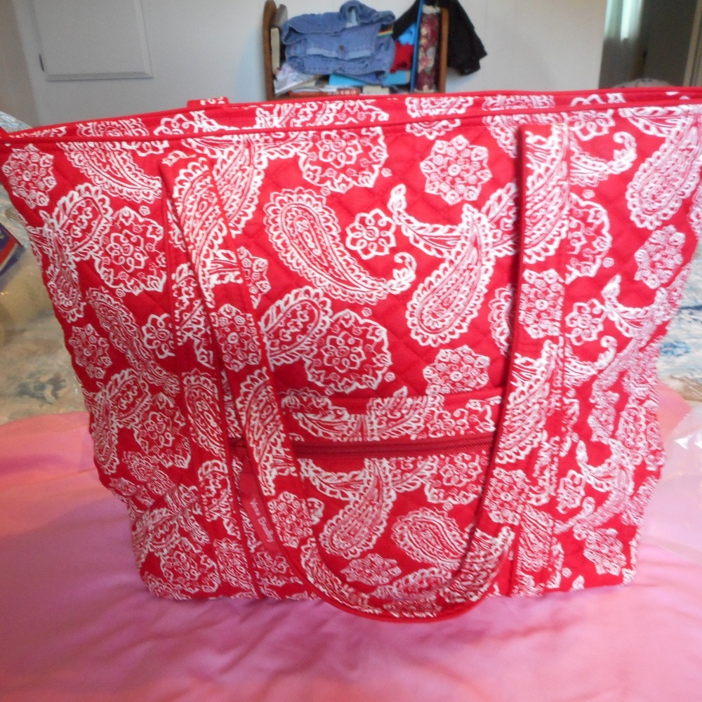 Vera Bradley Large 'Vera' Tote in Red/White Bandana NEW - Zipper top